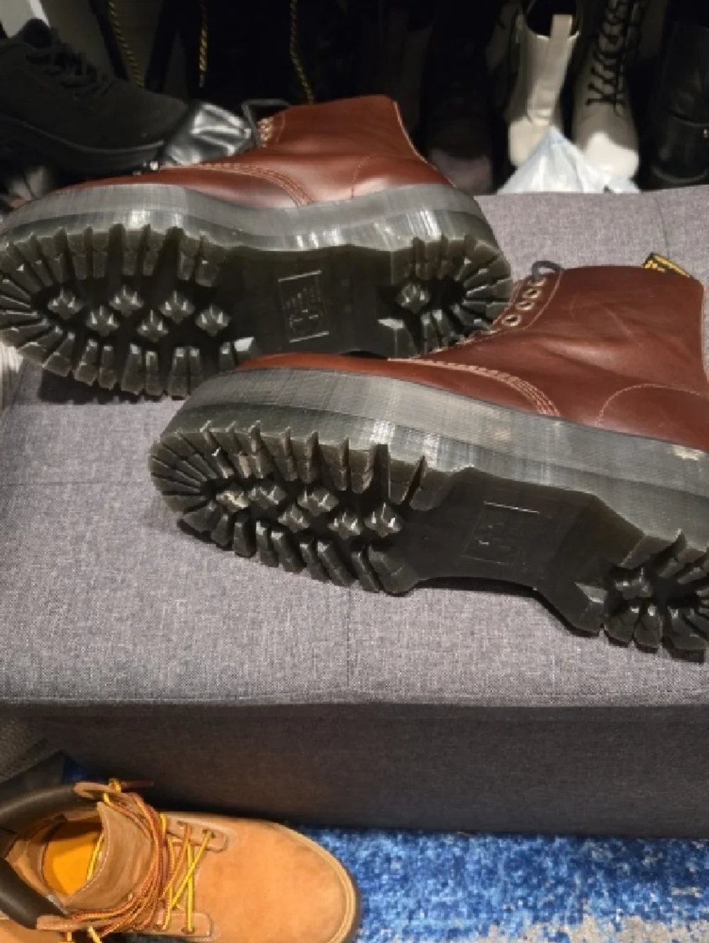 Dr. Martens Brown 1460 Pascal MAX - Picture 4 of 5